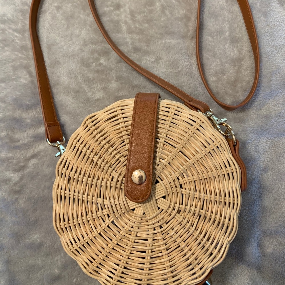 Wicker straw round crossbody bag